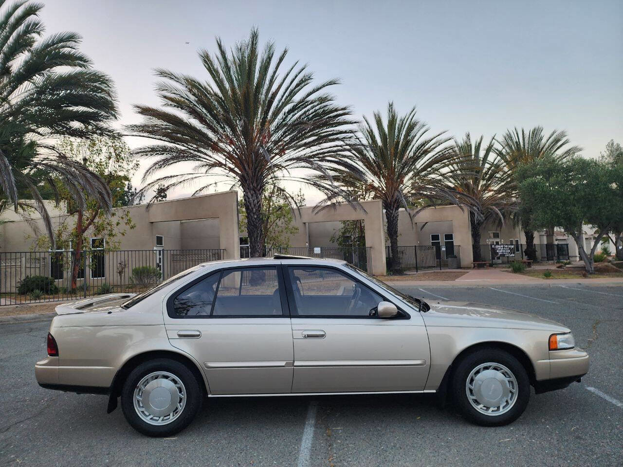Used 1994 Nissan Maxima SE image 6
