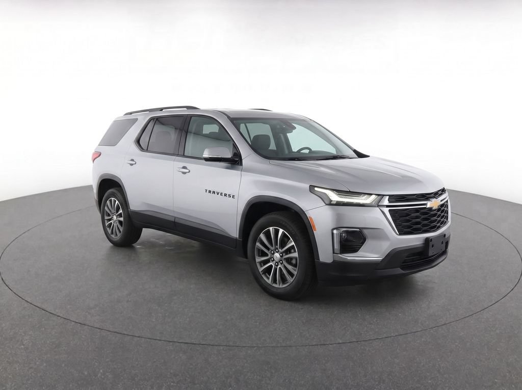 Used 2023 Chevrolet Traverse LT FWD image 2