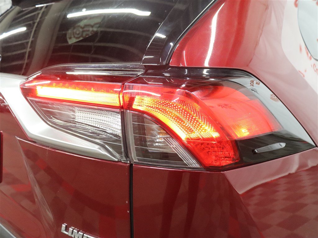 Used 2019 Toyota RAV4 Limited AWD/4WD image 12