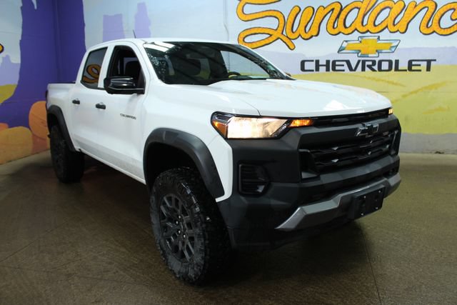 Used 2024 Chevrolet Colorado Trail Boss w/ Technology Package AWD/4WD image 3