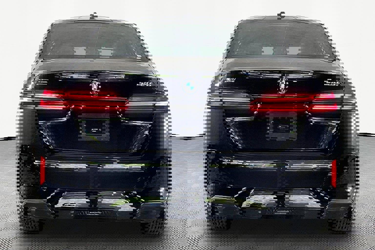 Certified 2025 BMW 550e xDrive w/ Premium Package AWD/4WD image 7