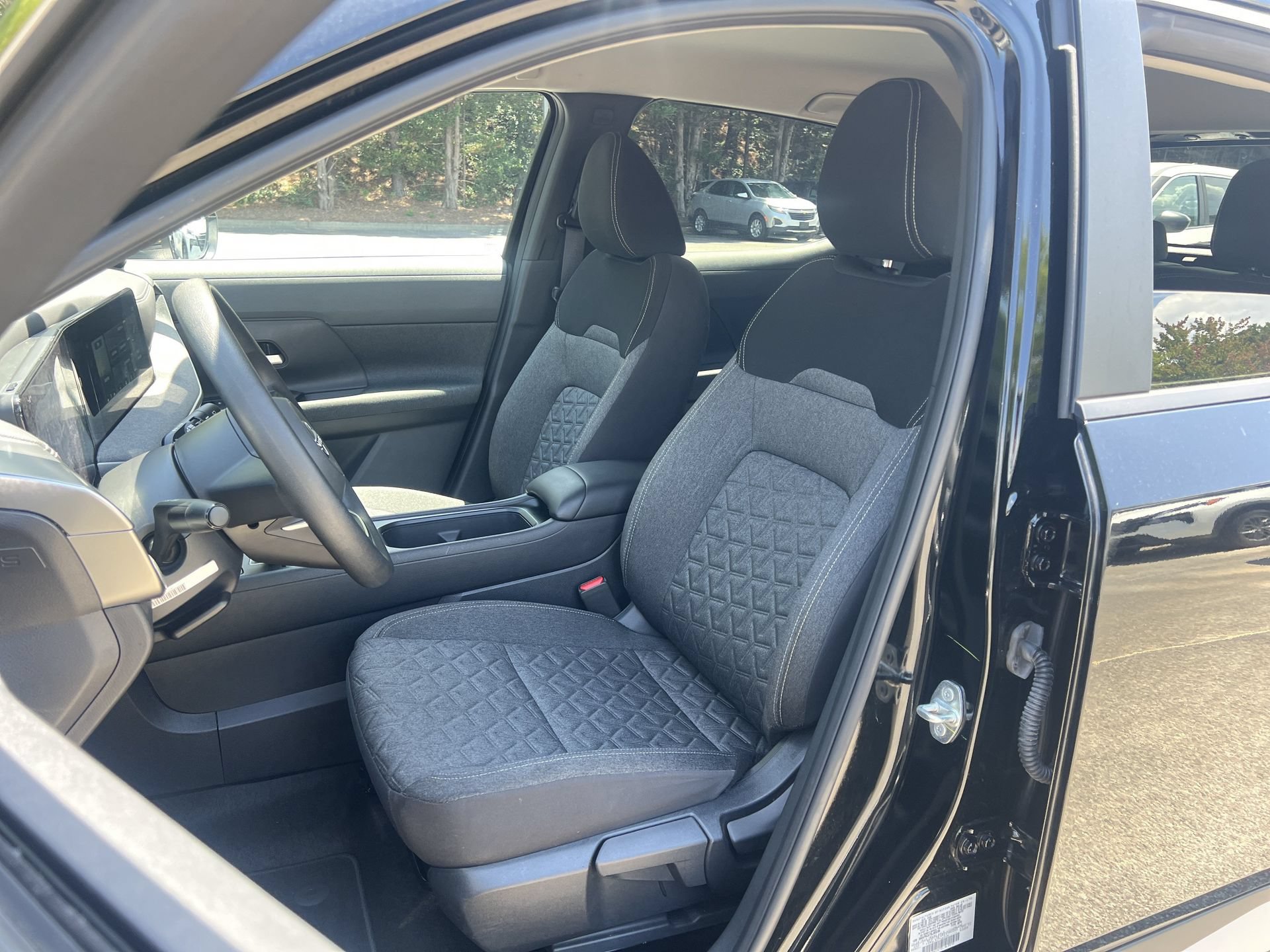 Used 2025 Nissan Kicks SV FWD image 16