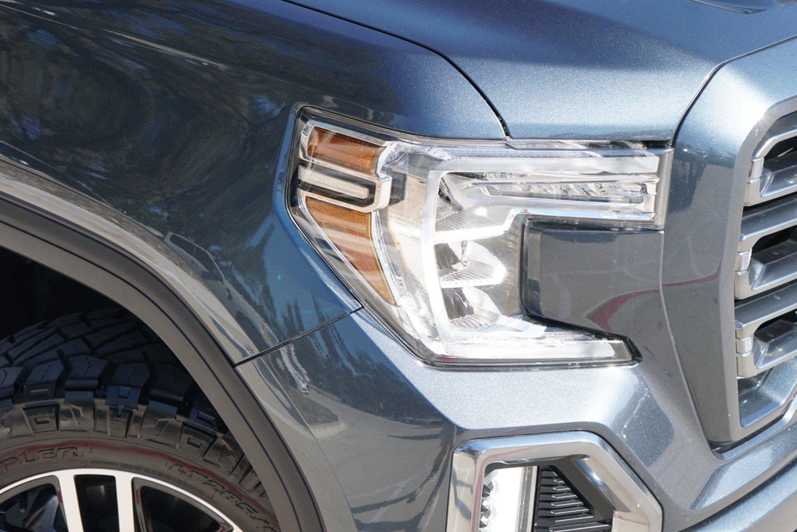 Used 2020 GMC Sierra 1500 AT4 w/ AT4 Premium Package AWD/4WD image 3