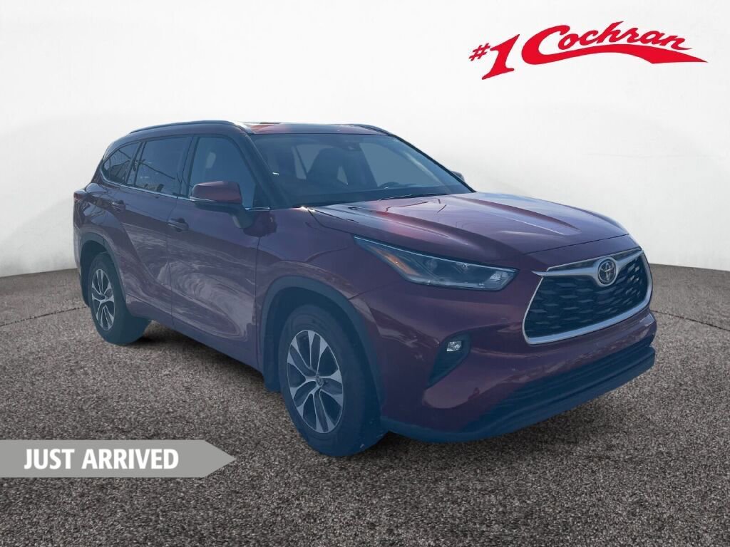 Used 2021 Toyota Highlander XLE image 1