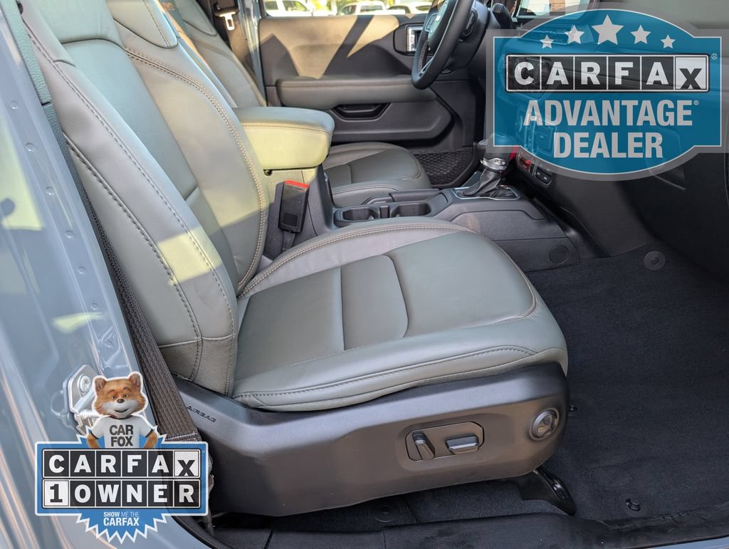 Used 2025 Jeep Gladiator Mojave AWD/4WD image 24