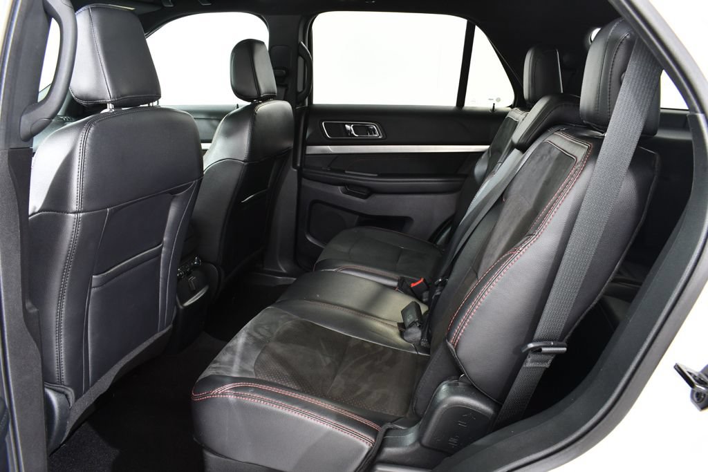 Used 2019 Ford Explorer XLT w/ Equipment Group 202A AWD/4WD image 16