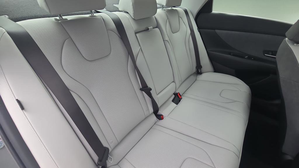 New 2026 Hyundai Elantra Limited FWD image 10