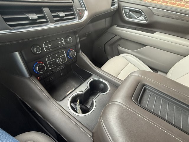 Used 2022 Chevrolet Suburban LT w/ Luxury Package AWD/4WD image 29