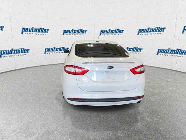 Used 2016 Ford Fusion SE FWD image 9