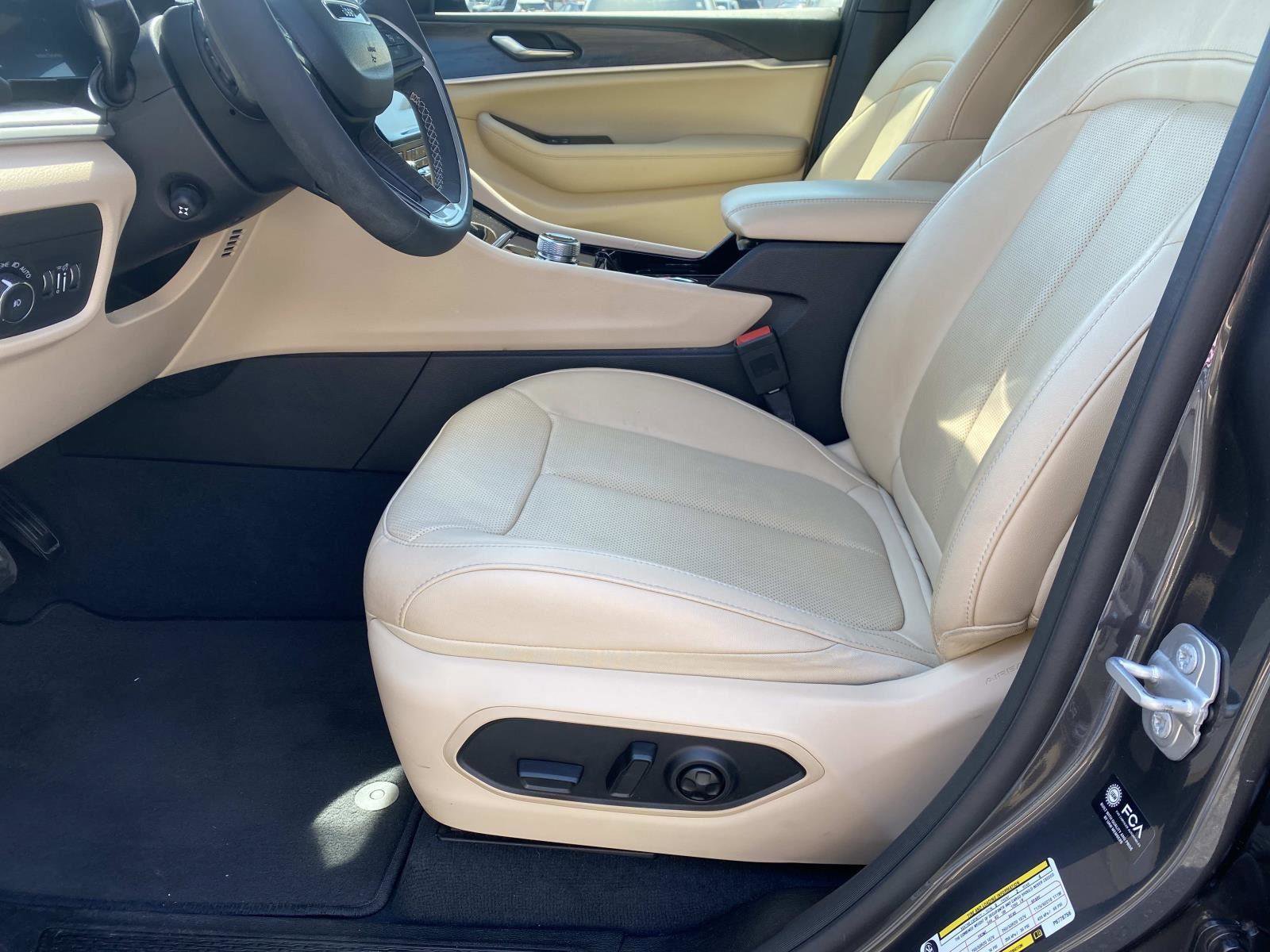 Certified 2023 Jeep Grand Cherokee L Limited w/ Luxury Tech Group II image 25