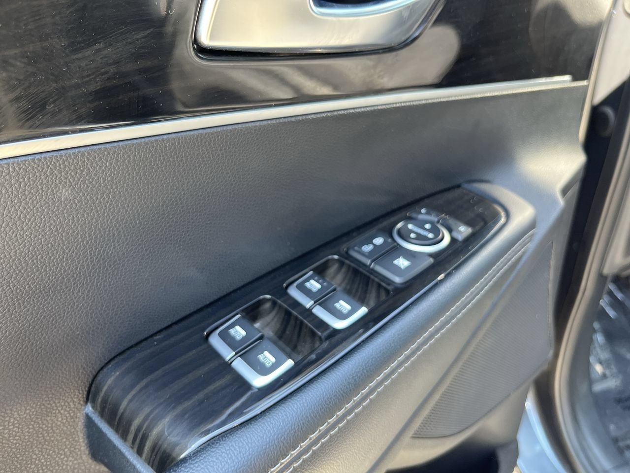 Used 2020 Kia Sorento LX AWD/4WD image 4