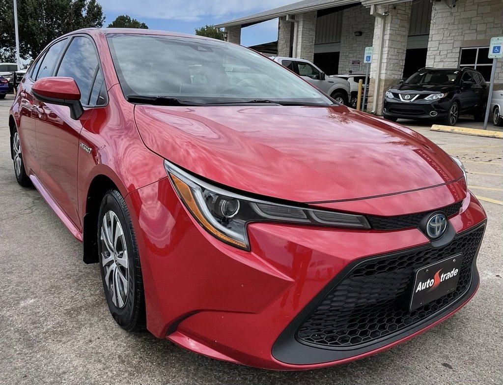 Used 2021 Toyota Corolla LE image 3