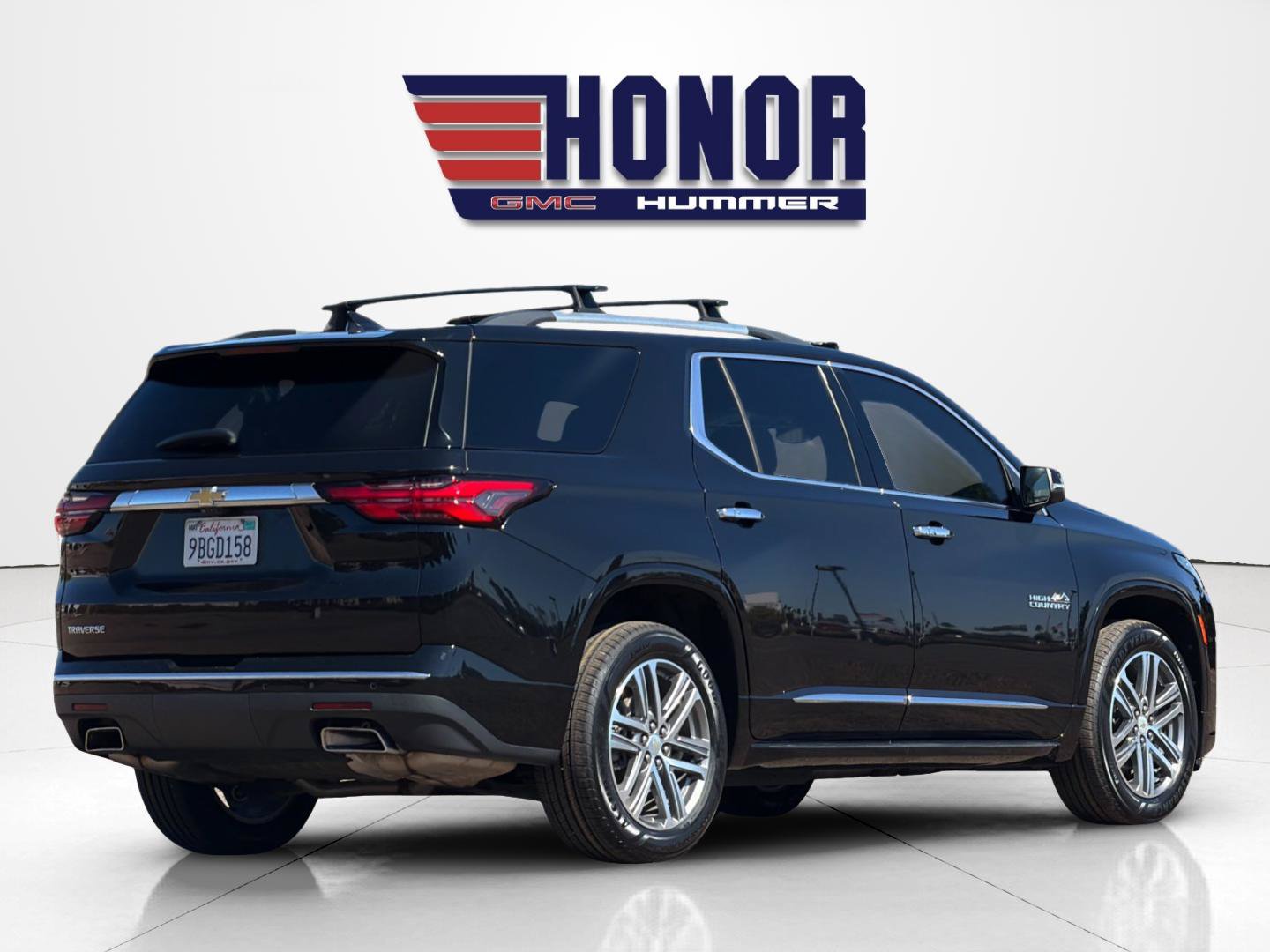 Used 2022 Chevrolet Traverse High Country w/ LPO, 'HIT The Road' Package FWD image 4