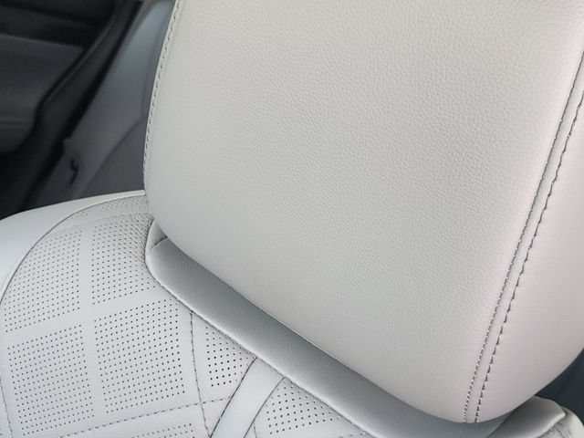 Certified 2025 Toyota Highlander Platinum AWD/4WD image 24