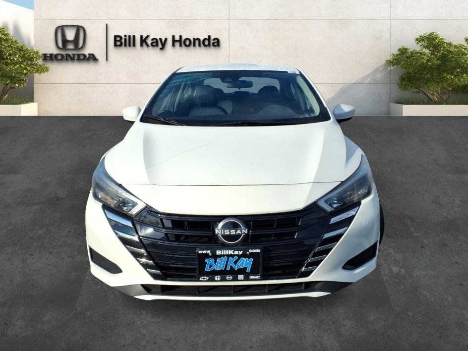 Used 2025 Nissan Versa SV FWD image 9