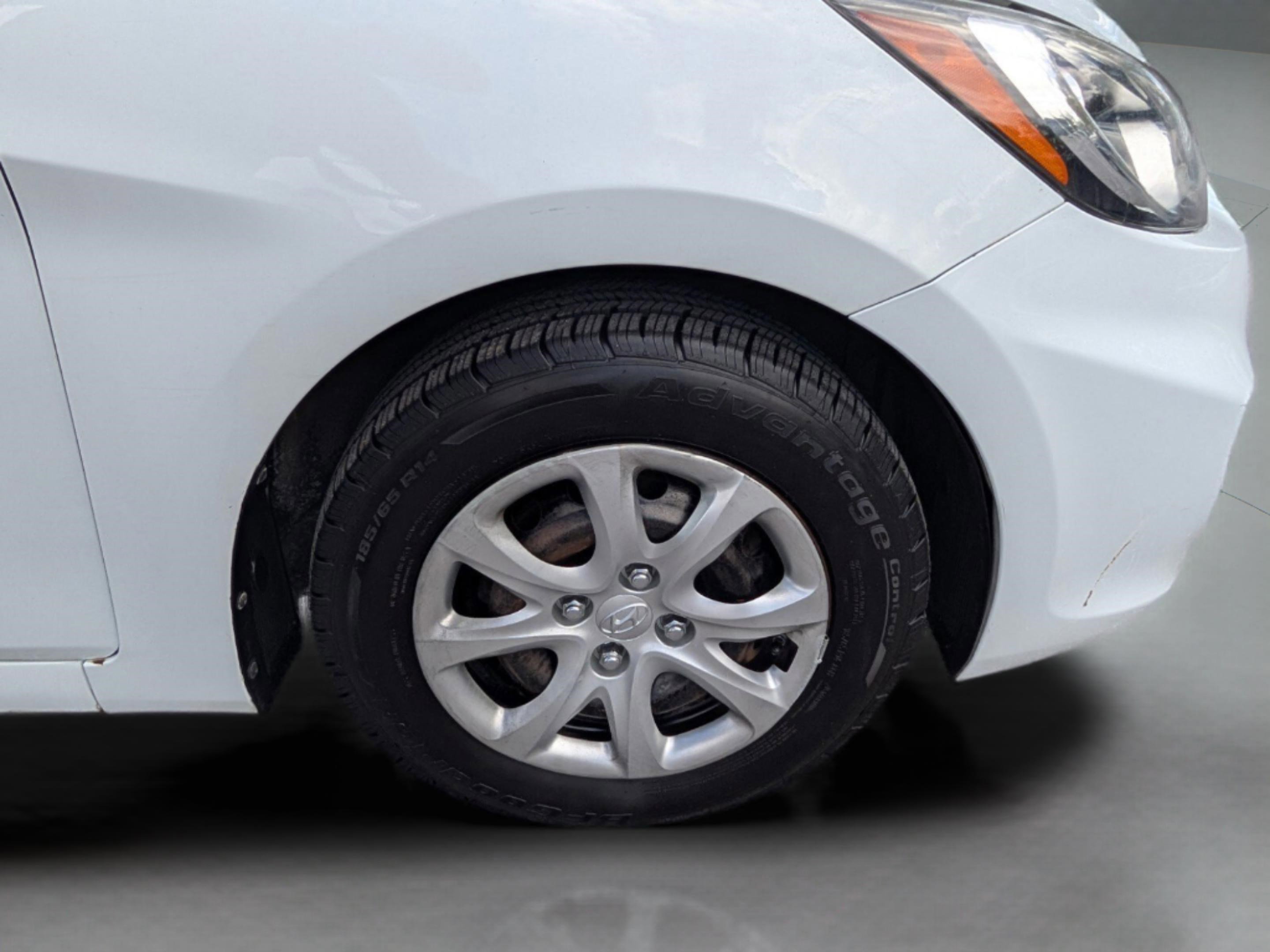 Used 2013 Hyundai Accent GS image 26