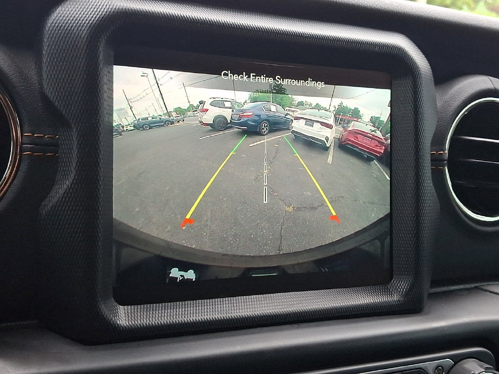 Used 2022 Jeep Wrangler Unlimited Sahara AWD/4WD image 4