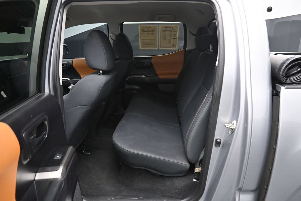 Used 2020 Toyota Tacoma SR5 RWD image 25