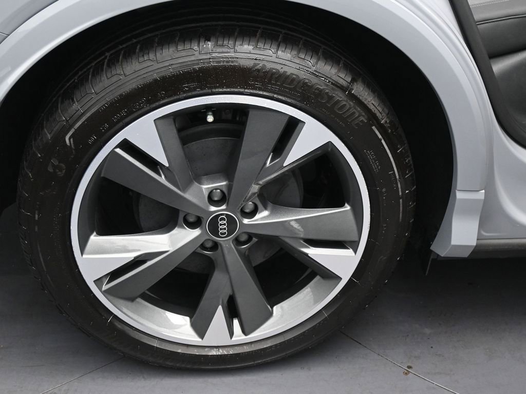 Used 2024 Audi Q4 e-tron Premium w/ Convenience Package image 36