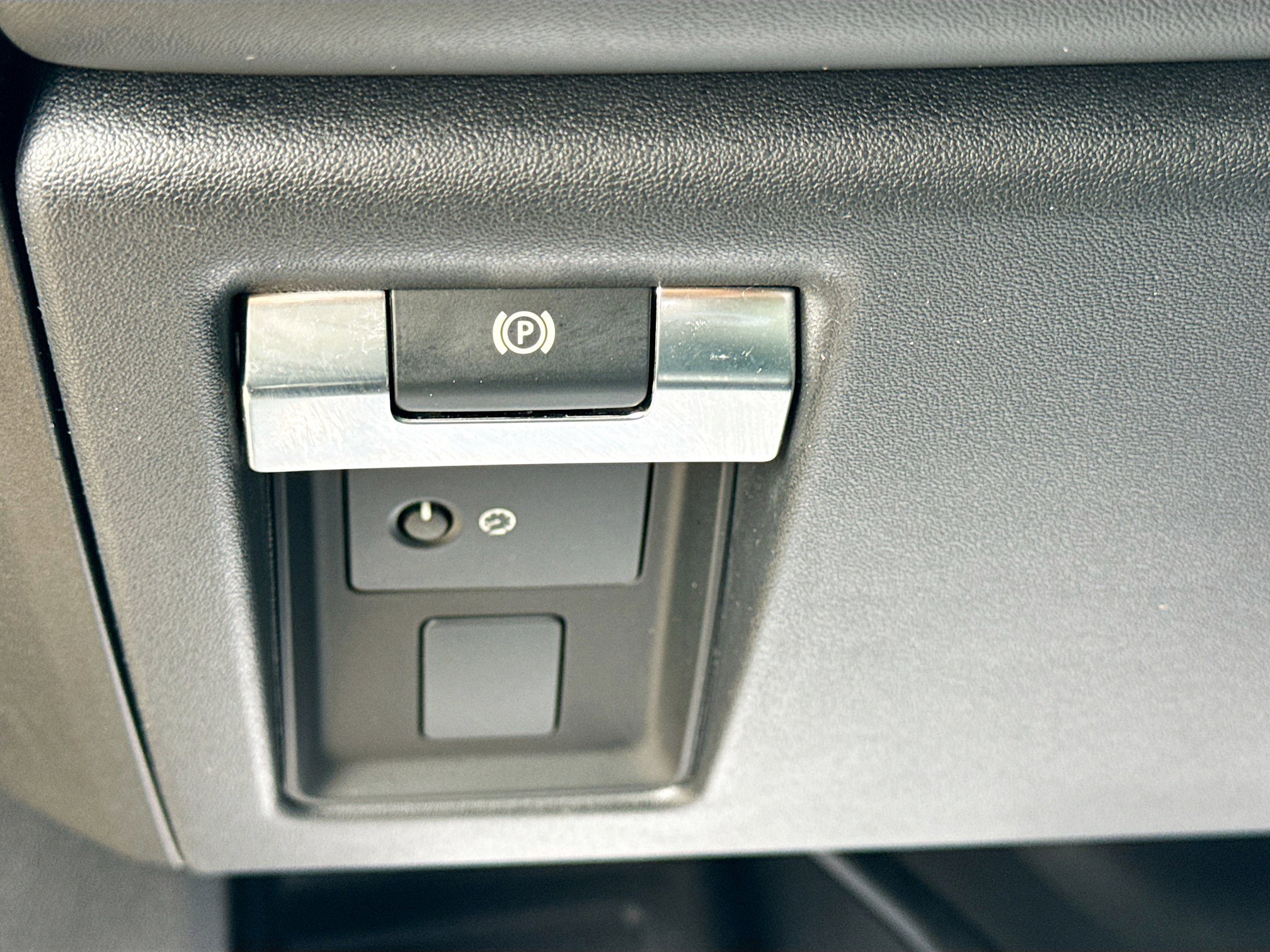 Used 2023 Land Rover Defender 90 V8 image 35