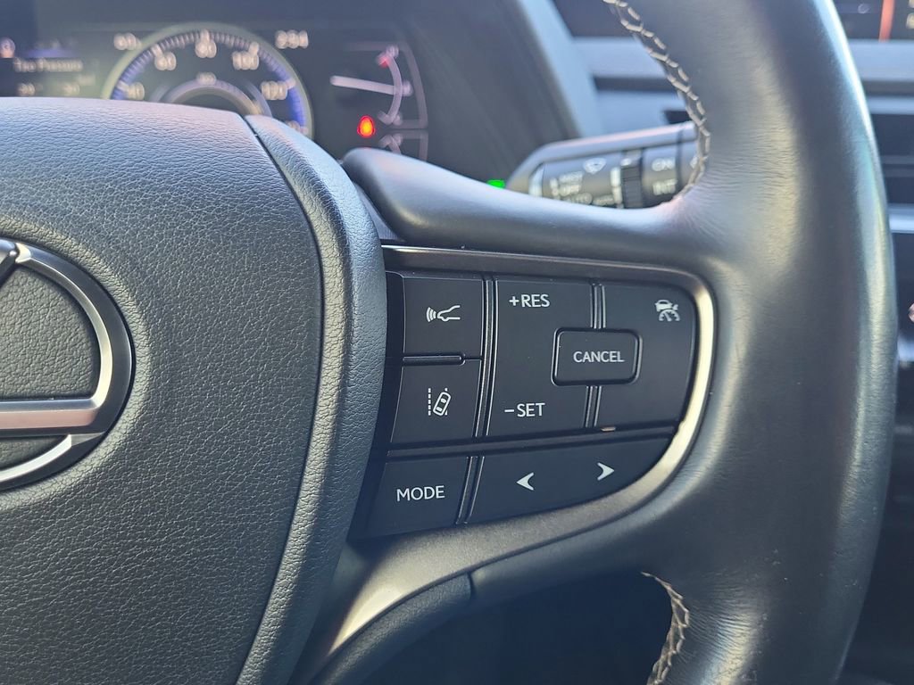 Used 2020 Lexus UX 250h w/ Premium Package image 23