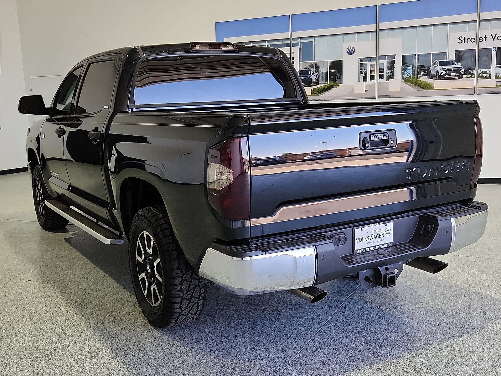 Used 2019 Toyota Tundra SR5 w/ SR5 Upgrade Package AWD/4WD image 4