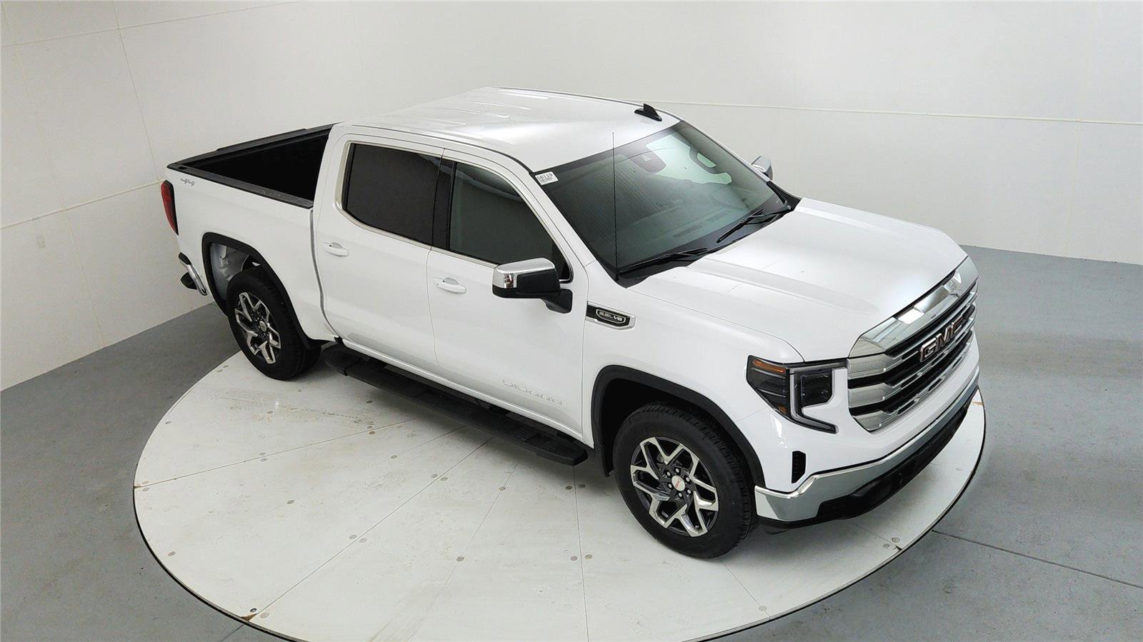 New 2026 GMC Sierra 1500 SLE image 13