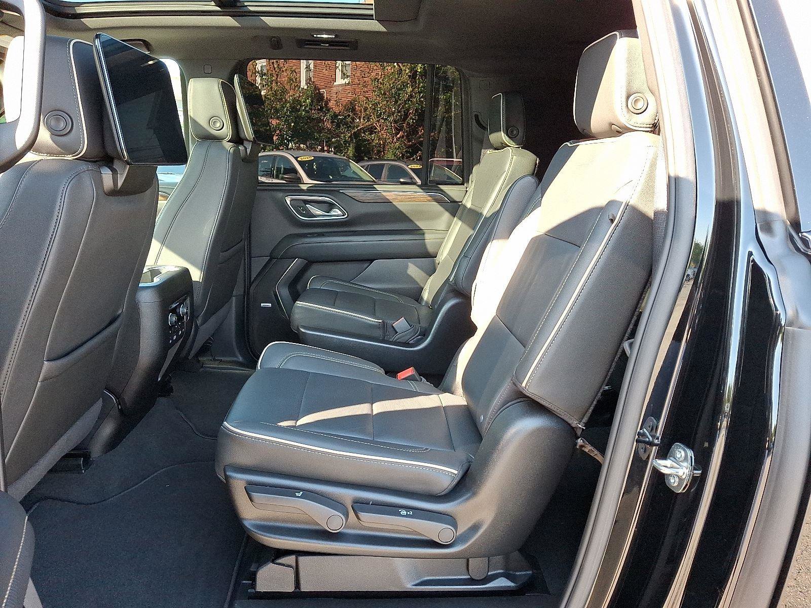 Used 2024 Chevrolet Suburban Premier w/ Advanced Technology Package image 11
