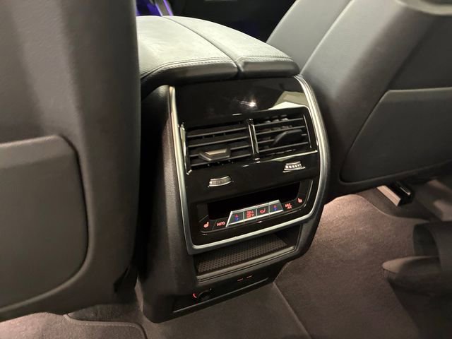Used 2022 BMW X7 xDrive40i w/ Executive Package AWD/4WD image 19