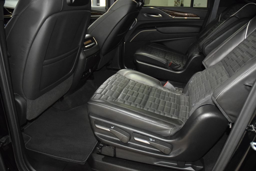 Used 2024 Cadillac Escalade ESV Premium Luxury Platinum AWD/4WD image 47