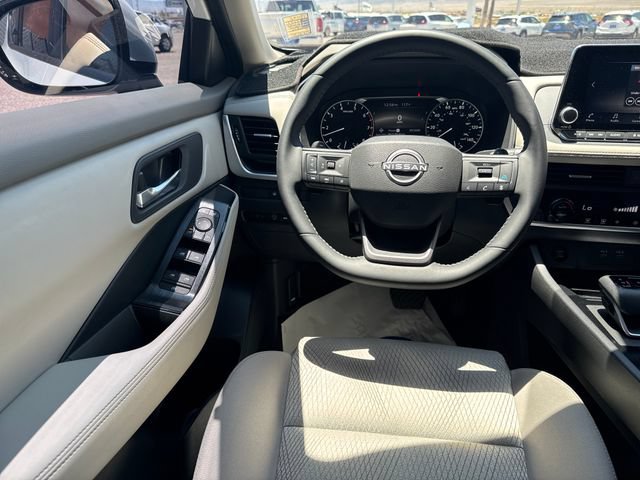 Used 2025 Nissan Rogue SV AWD/4WD image 13