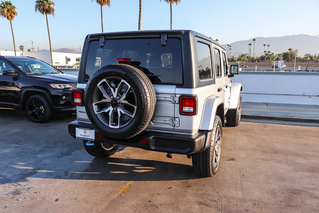 Used 2024 Jeep Wrangler Unlimited AWD/4WD image 9
