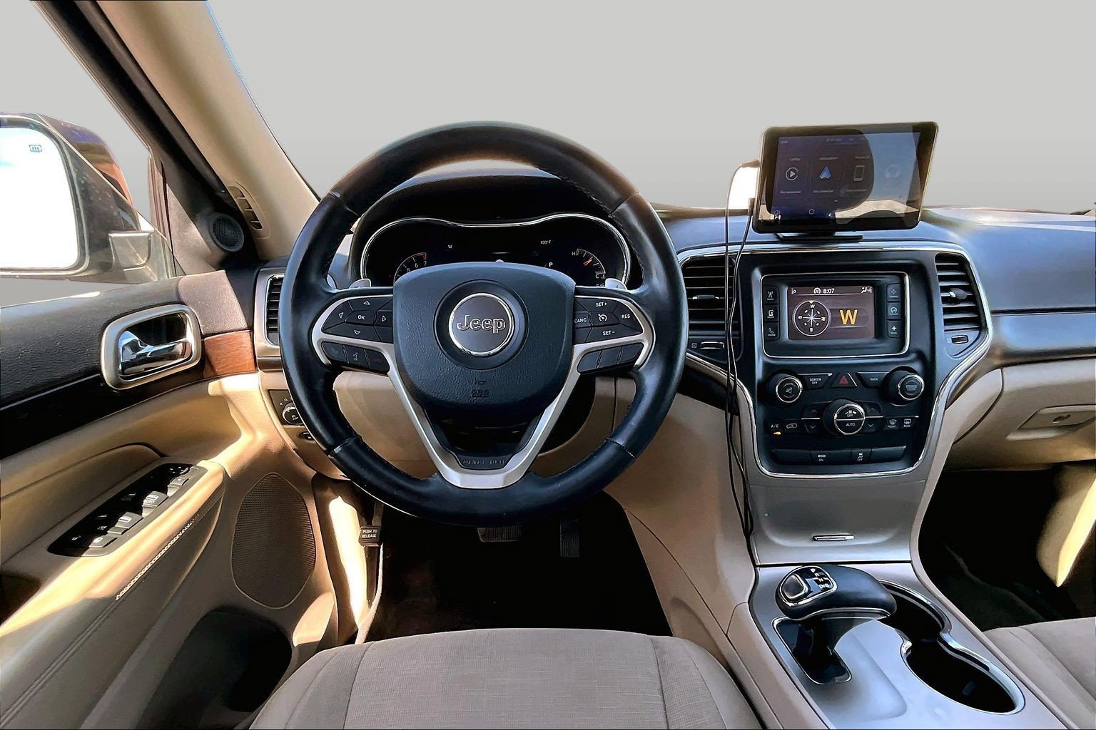 Used 2014 Jeep Grand Cherokee Laredo AWD/4WD image 5