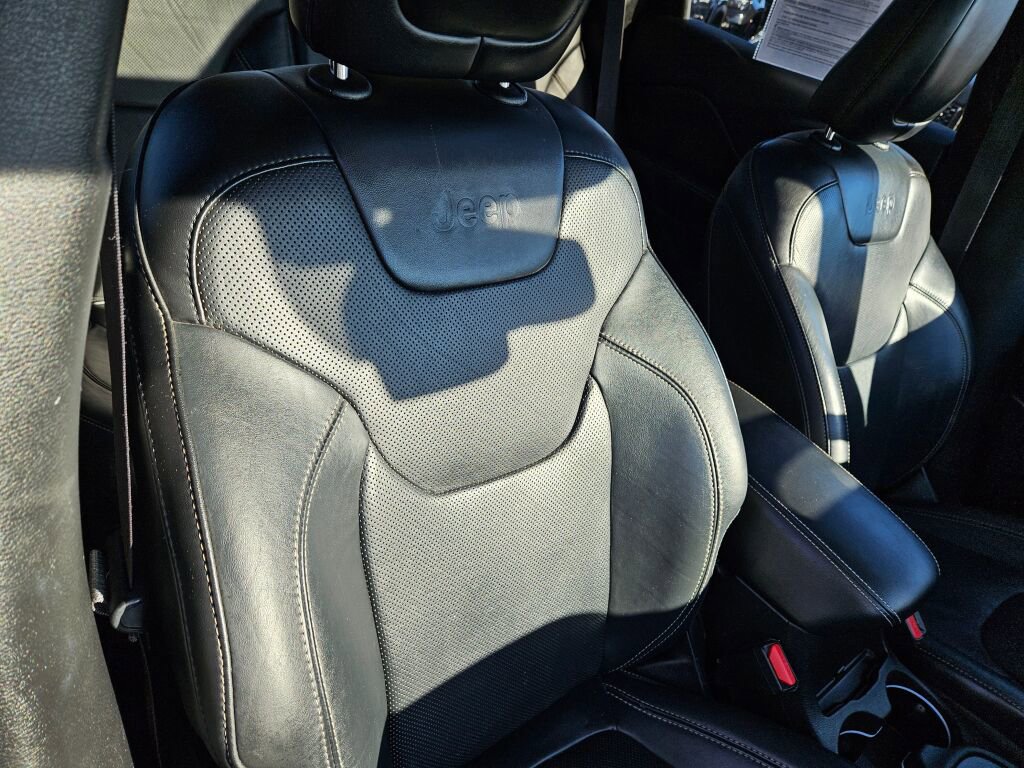 Used 2015 Jeep Cherokee Limited w/ Luxury Group image 20