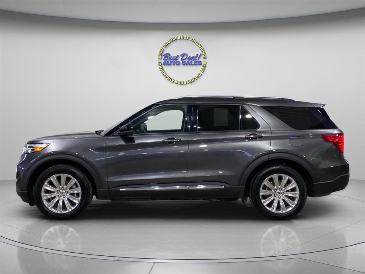 Used 2020 Ford Explorer Limited w/ Class III Trailer Tow Package image 2