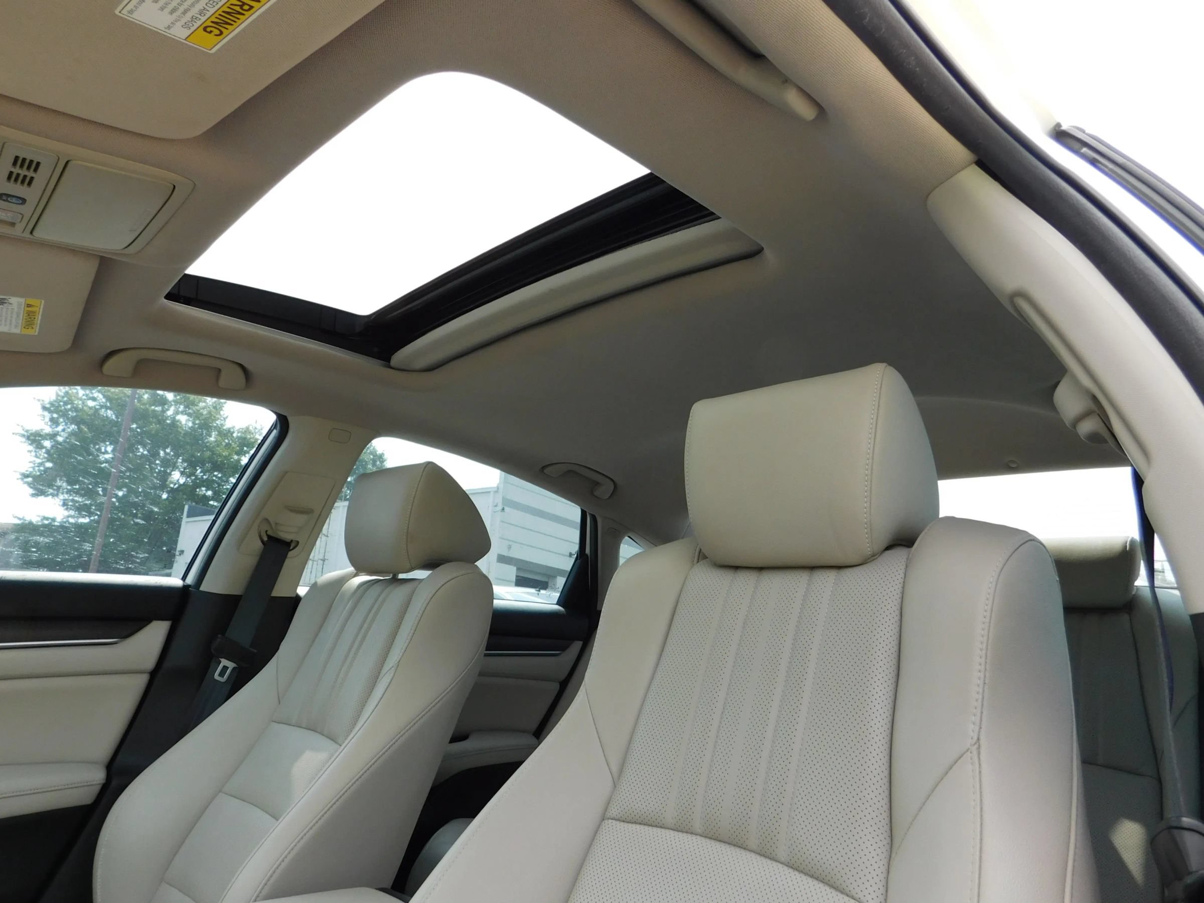 Used 2019 Honda Accord Touring image 12