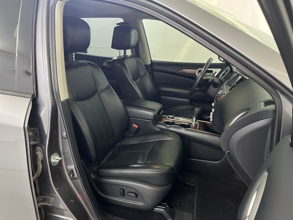Used 2018 Nissan Pathfinder Platinum image 22