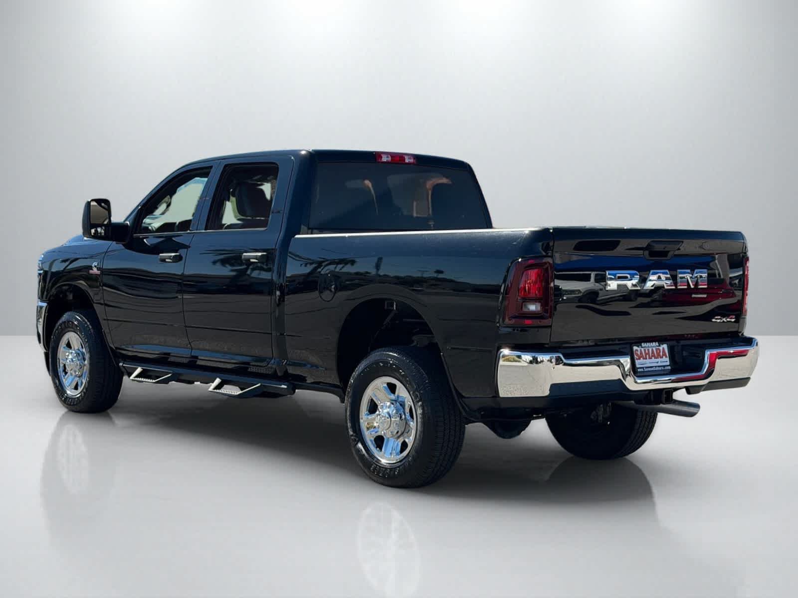 Used 2025 RAM 2500 Tradesman w/ Chrome Appearance Group AWD/4WD image 4
