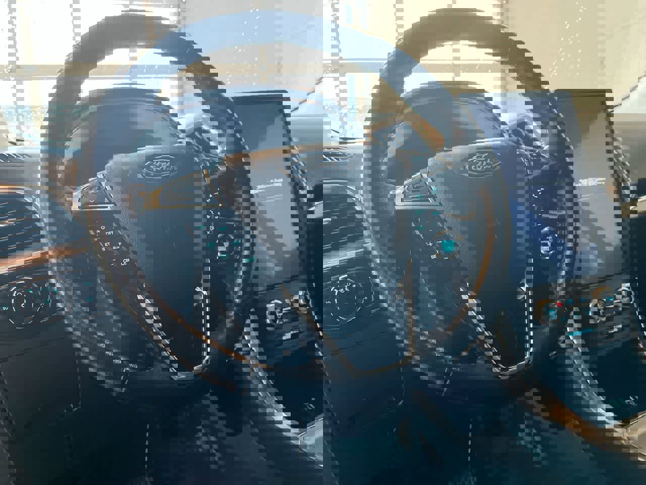 Used 2022 Ford Edge Titanium image 14