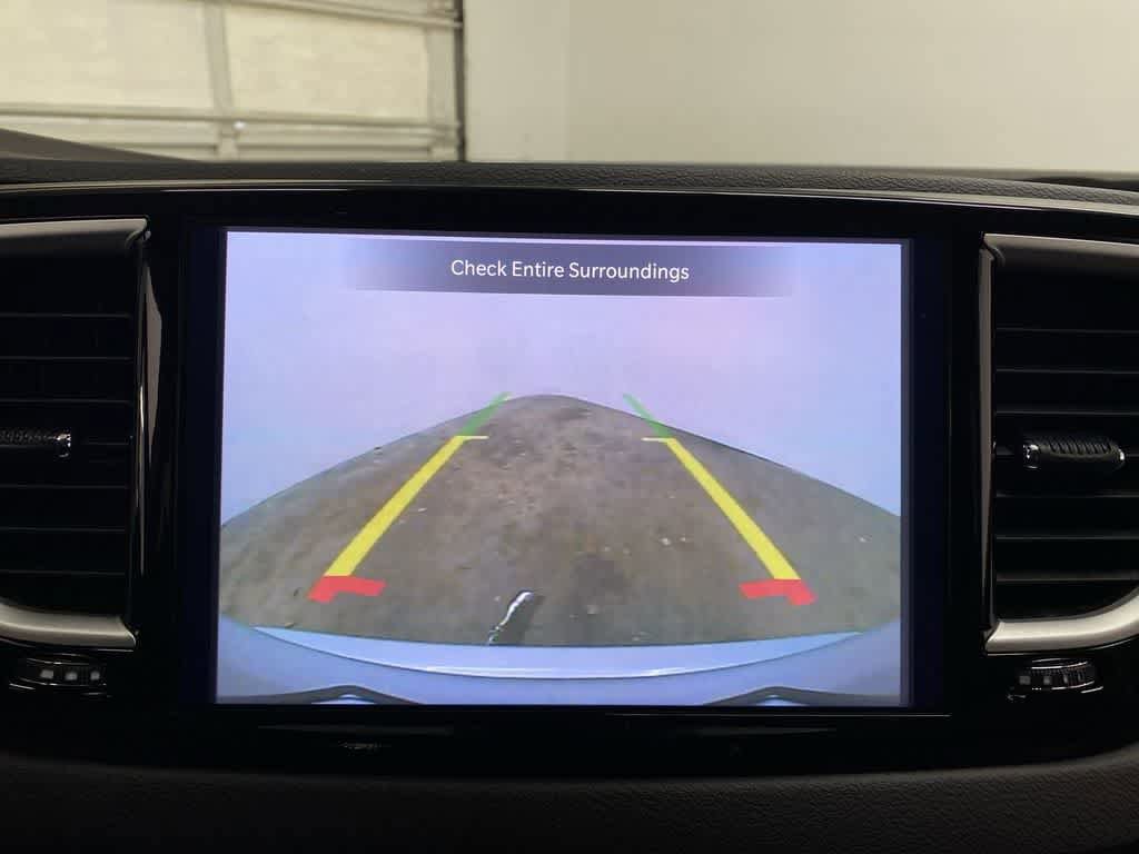 Used 2024 Chrysler Pacifica Touring-L image 25