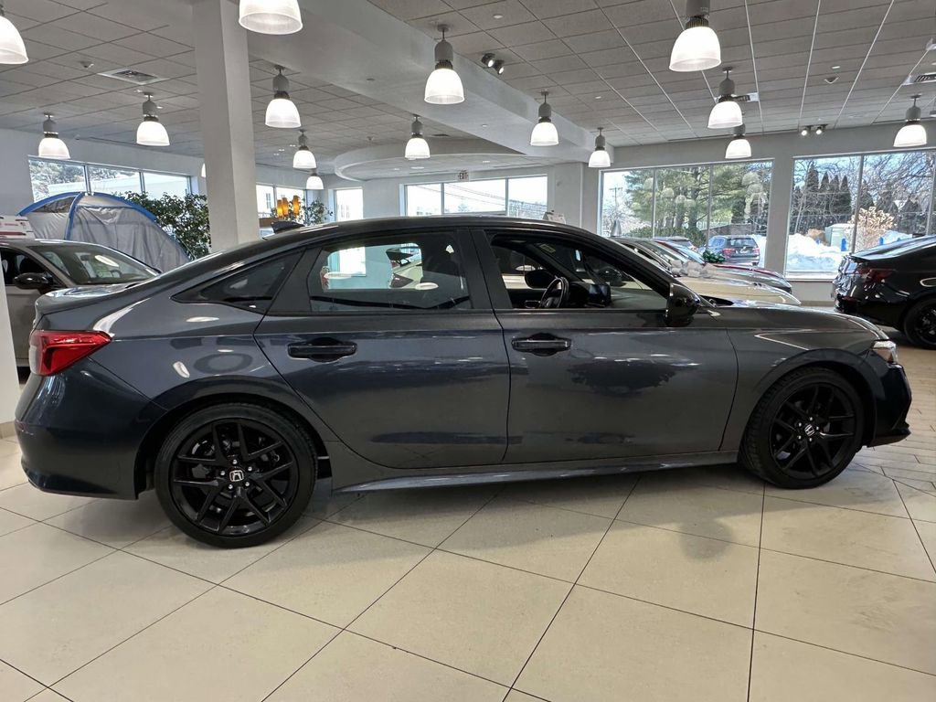 Used 2023 Honda Civic Sport image 2