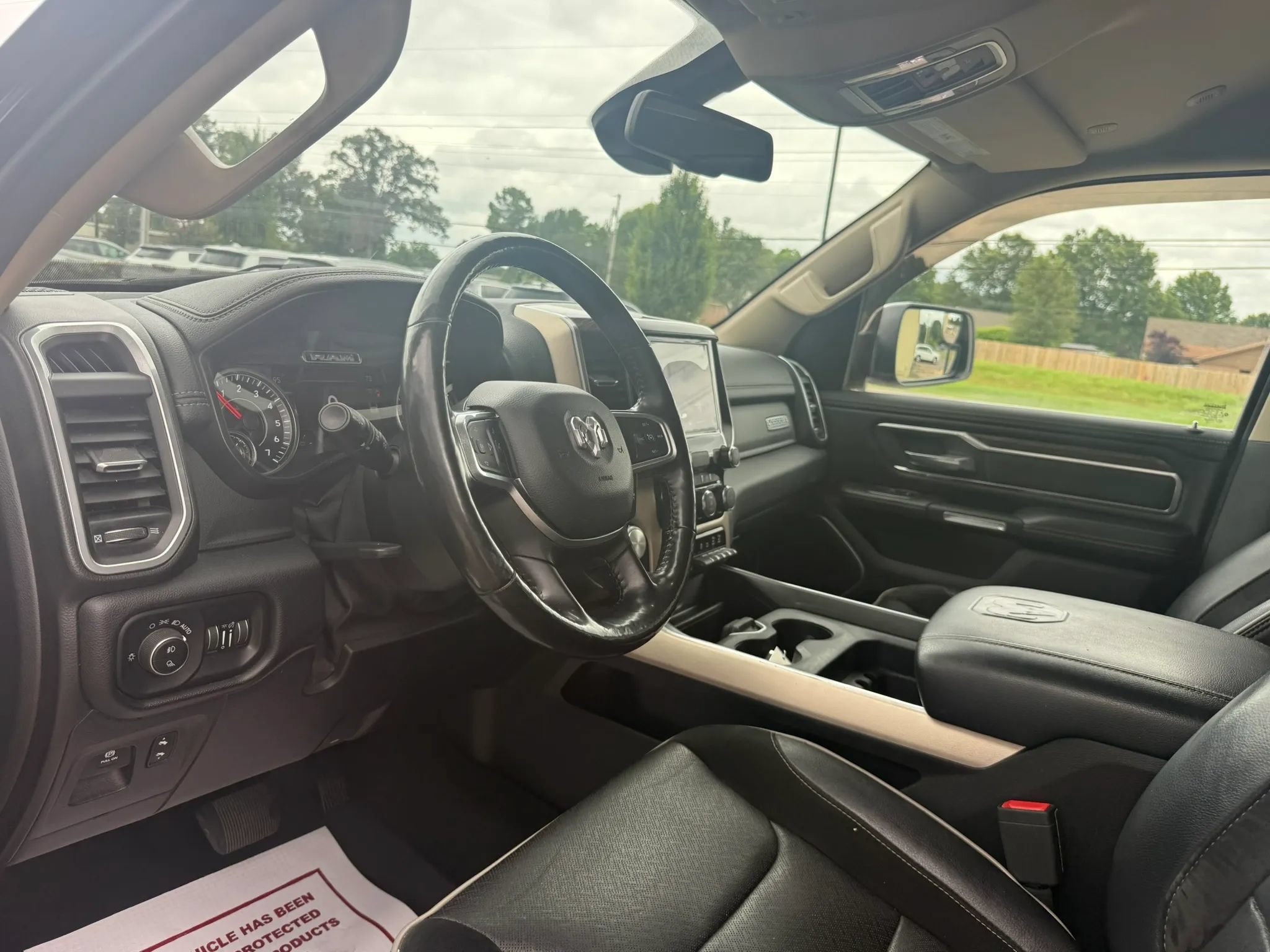 Used 2020 RAM 1500 Laramie AWD/4WD image 9
