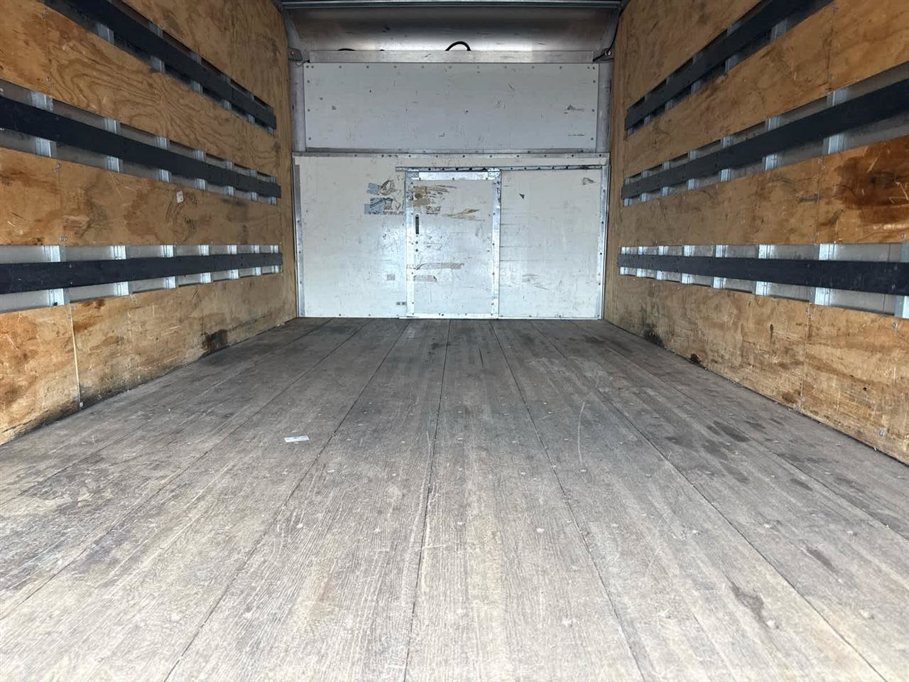Used 2018 Ford E-350 and Econoline 350 Super Duty RWD image 16