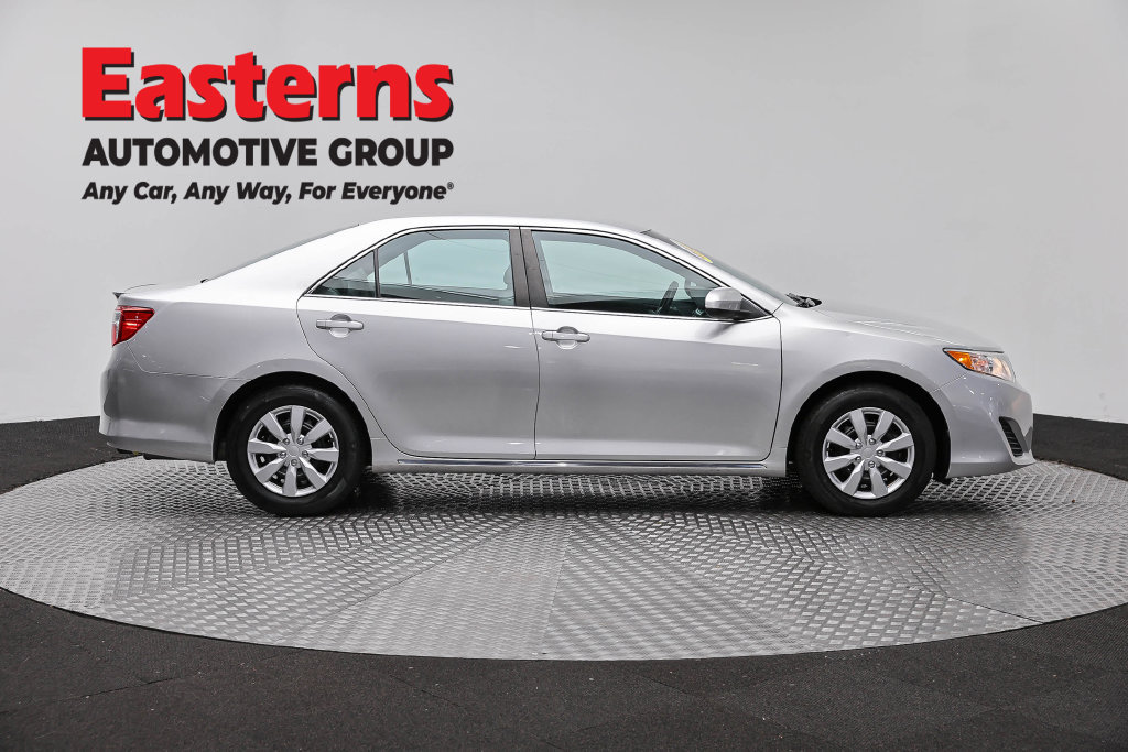 Used 2014 Toyota Camry LE FWD image 5