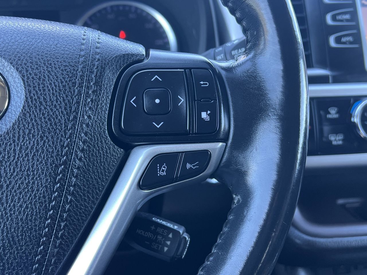 Used 2019 Toyota Highlander XLE image 17
