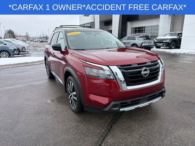 Used 2025 Nissan Pathfinder Platinum image 3