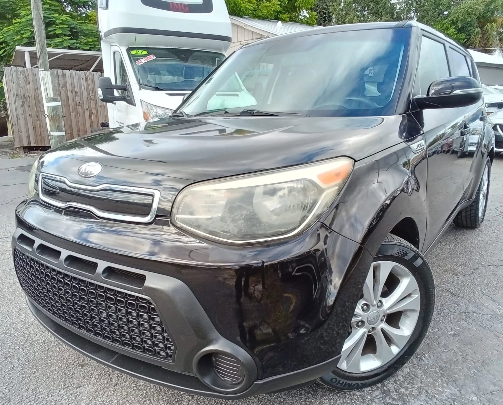 Used 2014 Kia Soul + image 1