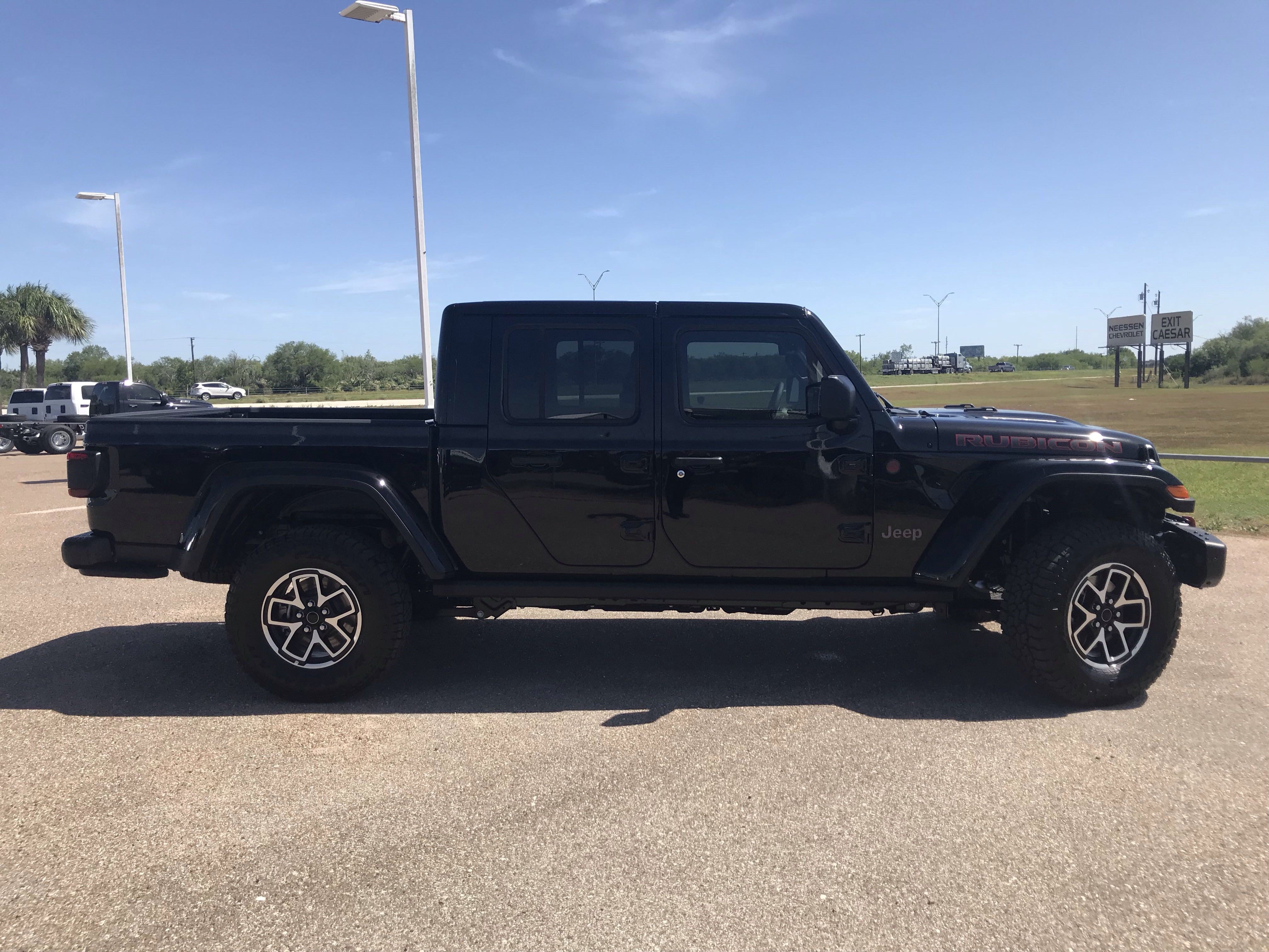 Used 2025 Jeep Gladiator Rubicon AWD/4WD image 9