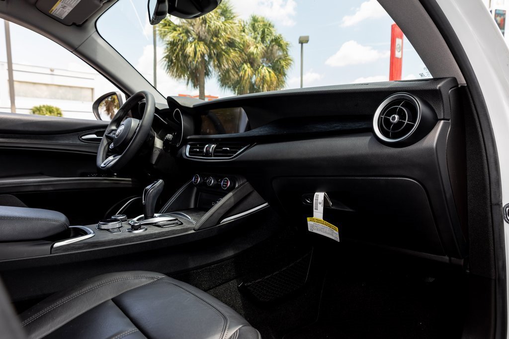 Used 2021 Alfa Romeo Stelvio Sprint image 14