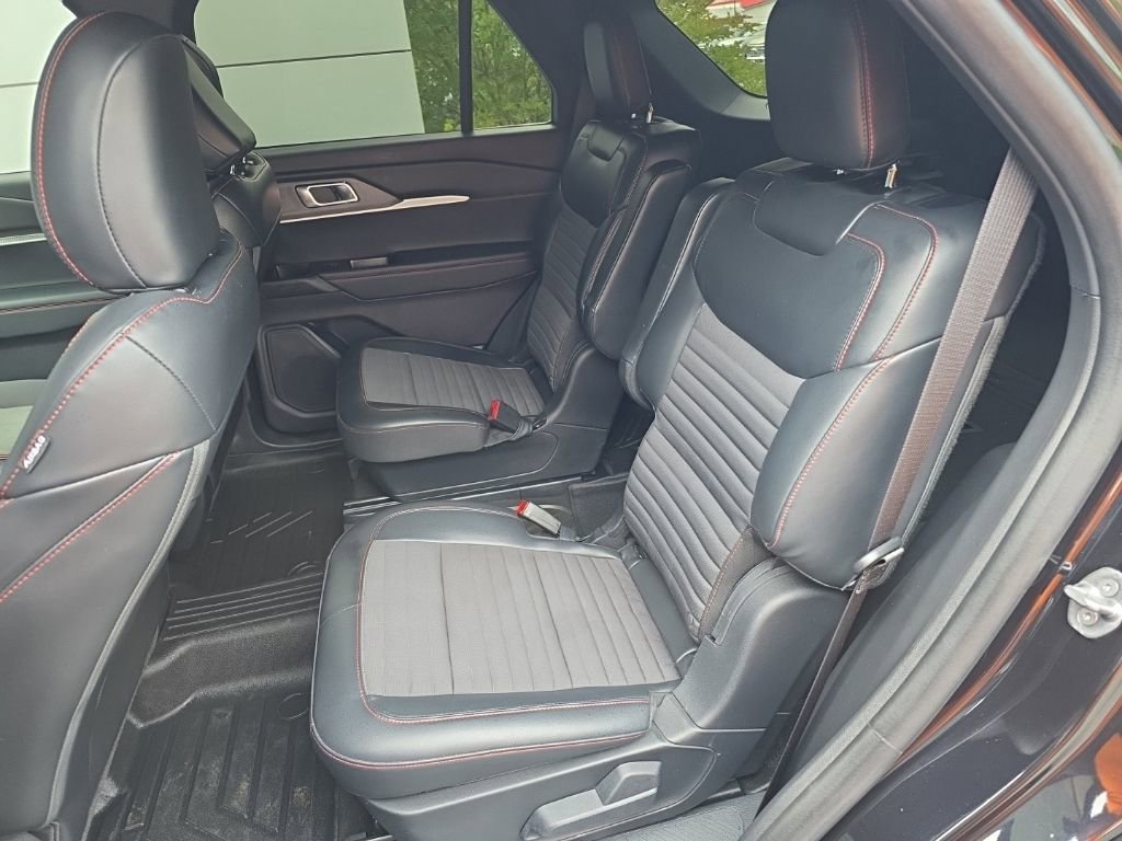 Used 2025 Ford Explorer ST-Line AWD/4WD image 28